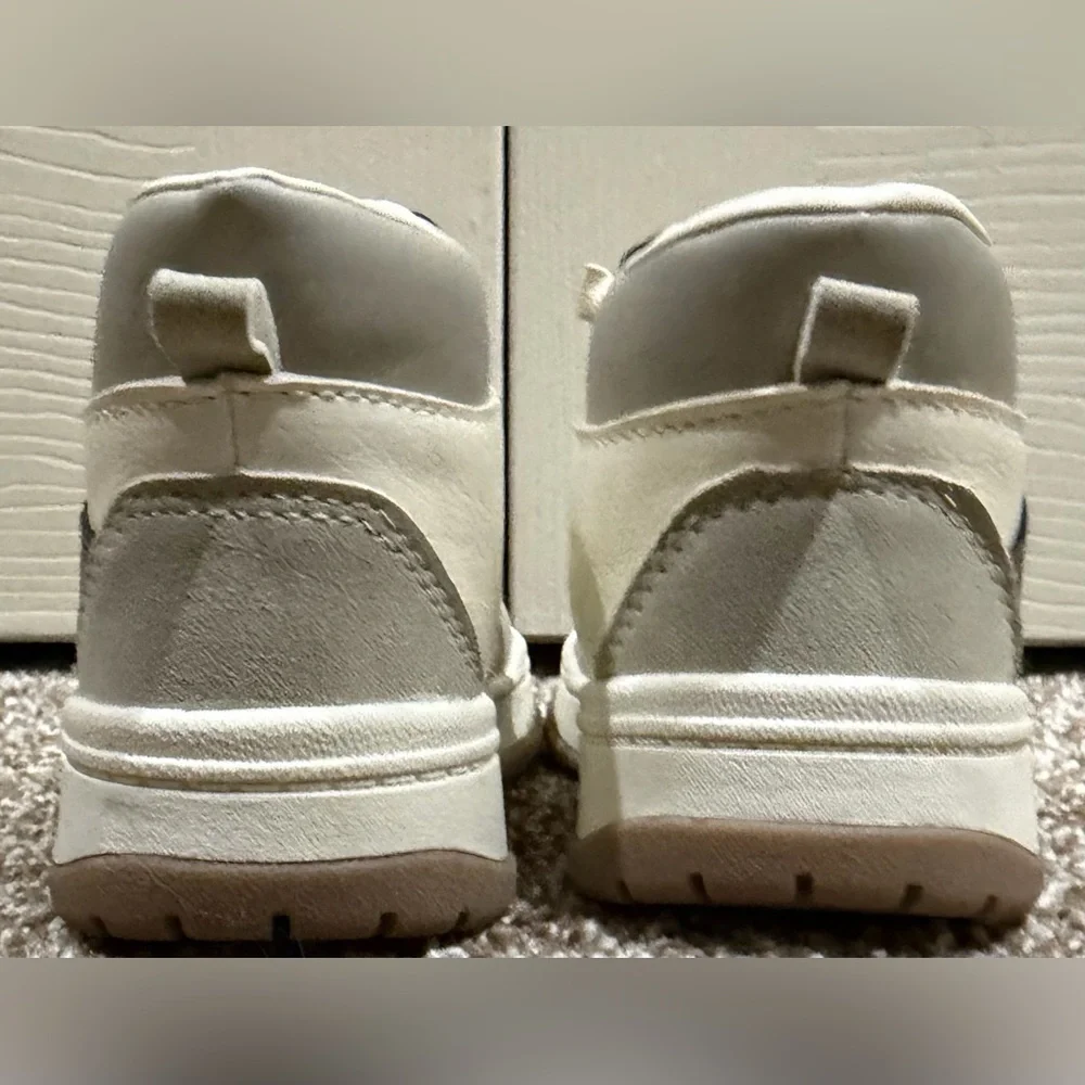 OshKosh B'Gosh Size 6M Toddler Sneakers